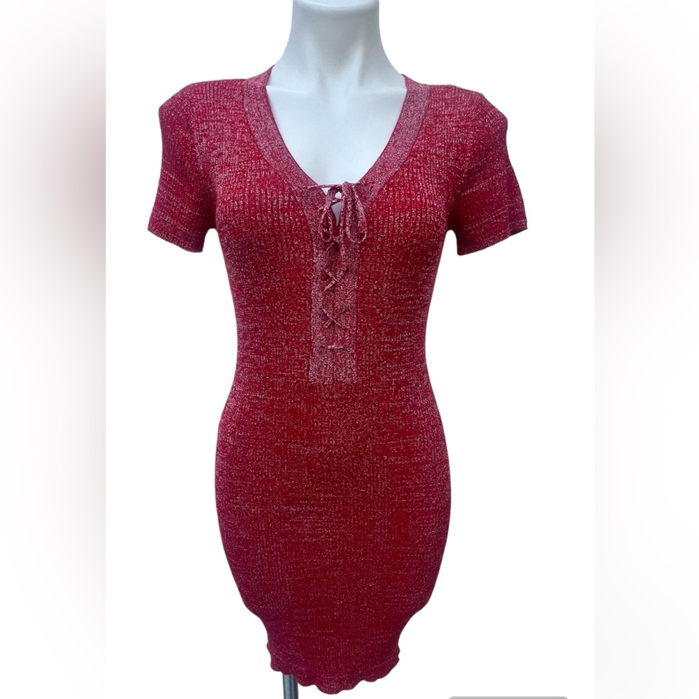 No Boundaries Short Sleeve Midi Red Silver Shimmer Criss Cross Dress Medium